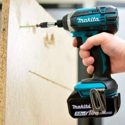 Visseuse à chocs Makita DTD152Z et 1x BL1830B et Makpac 2