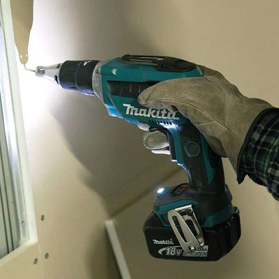 Visseuse plaque de plâtre 18V + 2 batteries 5Ah + chargeur + coffret MAKPAC - MAKITA - DFS452RTJ