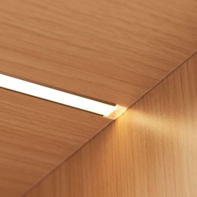 Vitrine 62x32x160 cm - avec éclairage LED - 4 portes en verre trempé - finition chêne - MDF - Naturel