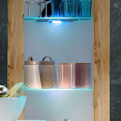 Vitrine Armoire Komodee TIVOLI - LED bleues - Bois naturel et Blanc - 55 x 159 x 35 cm