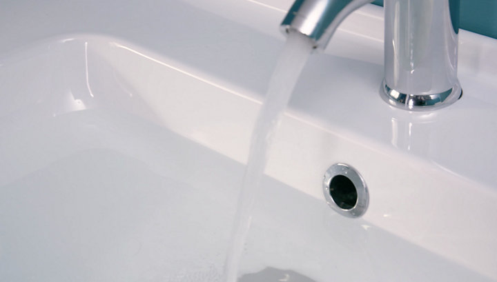 Poser un meuble de salle de bains