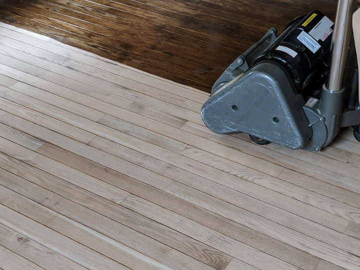 L'utilisation d'une ponceuse à parquet