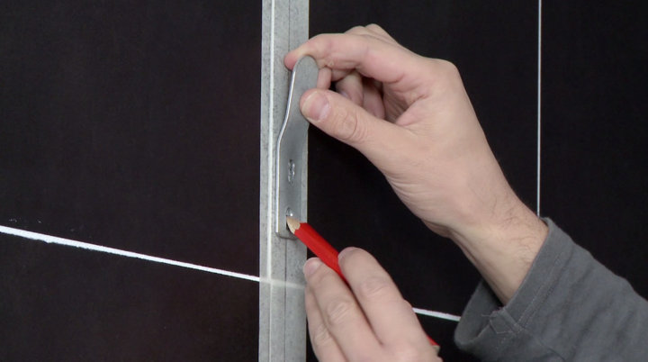 Traçage des points de fixation des pattes de fixation