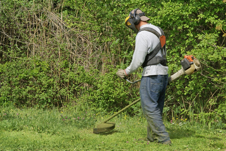 Entretenir la débroussailleuse avant son utilisation
