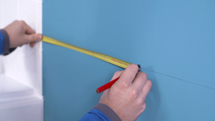 Étape 1 : Poser les fixations murales