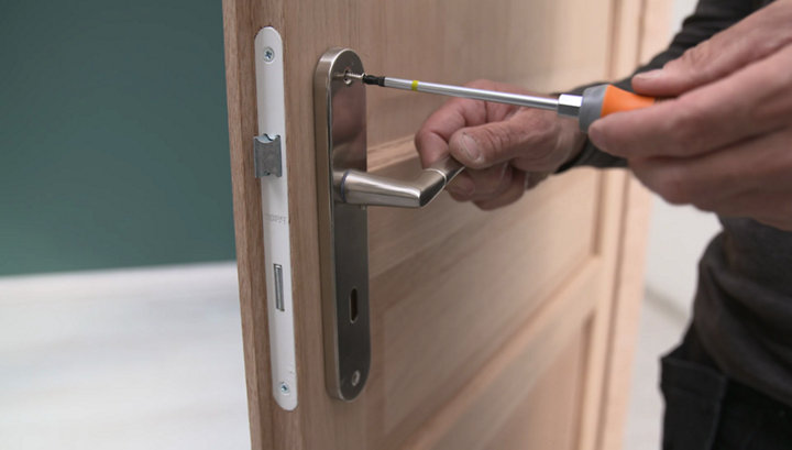Comment remplacer une poignée de porte