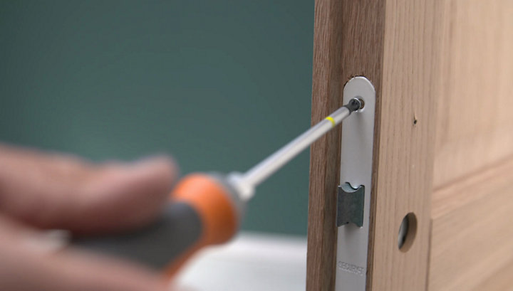 Comment remplacer une poignée de porte