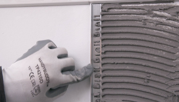 Comment poser du carrelage au mur