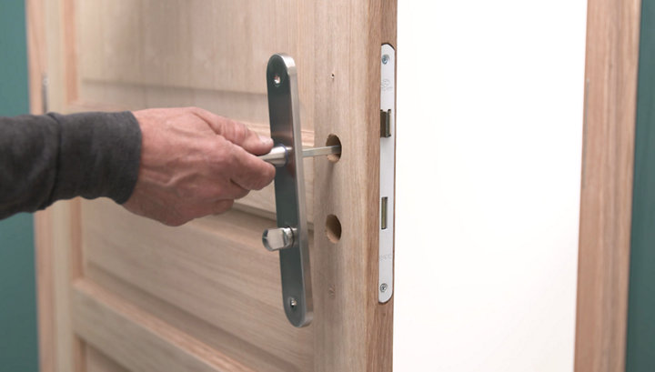 Comment remplacer une poignée de porte