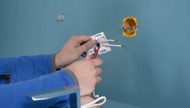 Poser un meuble de salle de bains