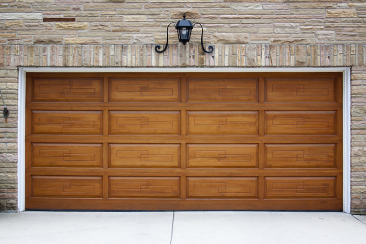 Porte de garage en bois