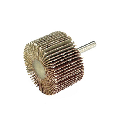 Brosse abrasive pour perceuse