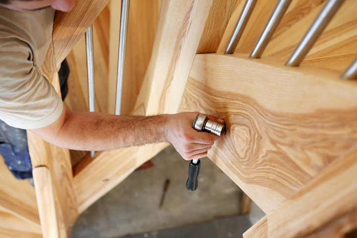 Comment poser un escalier quart tournant