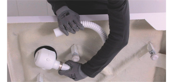 Comment installer un receveur et des parois de douche ?