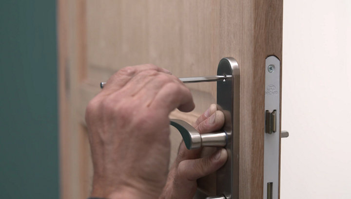 Comment remplacer une poignée de porte