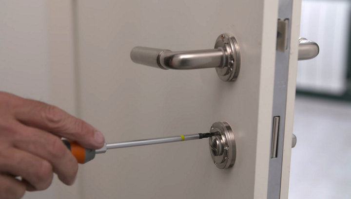 Comment remplacer une poignée de porte