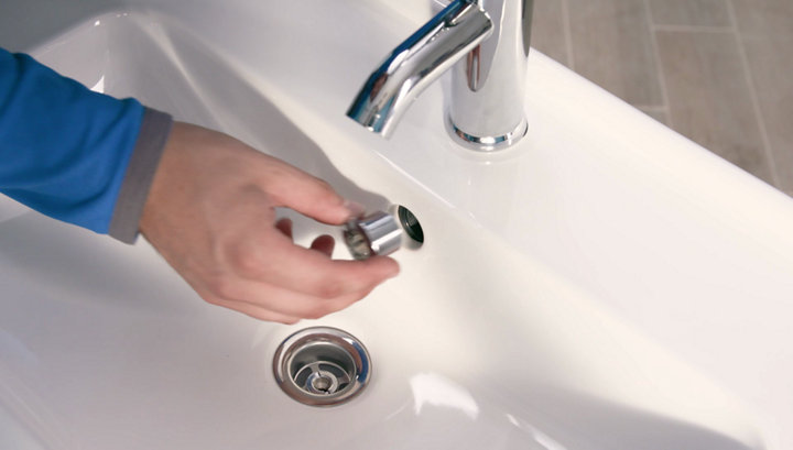 Poser un meuble de salle de bains