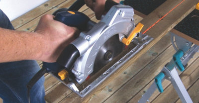 Installer une terrasse en pose vissée