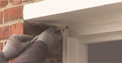 Installer un volet roulant électrique sous linteau
