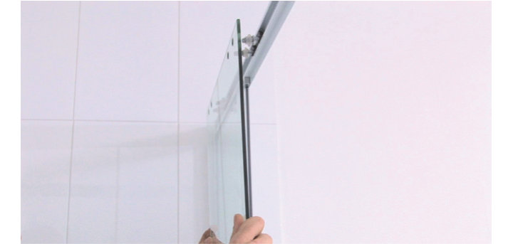 Comment installer un receveur et des parois de douche ?