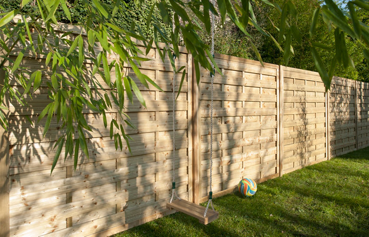 Comment installer des panneaux de jardin prémontés