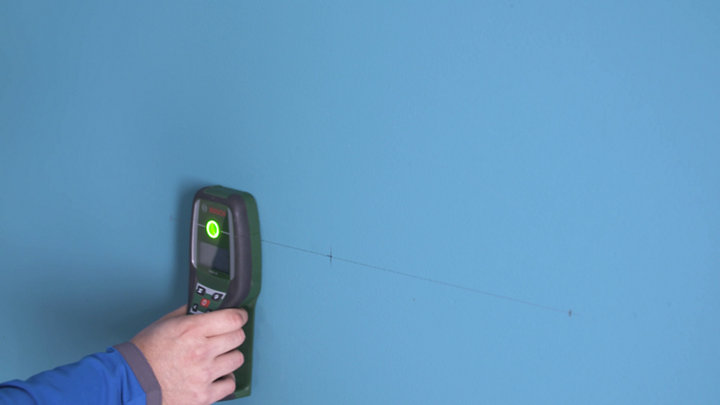 Étape 1 : Poser les fixations murales
