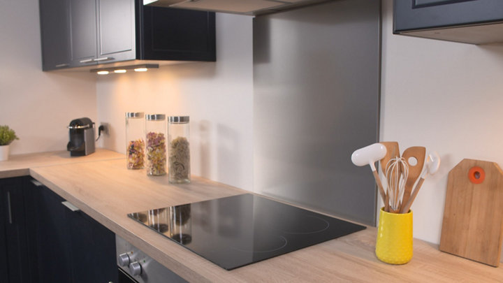 Comment poser une plaque de cuisson électrique ?