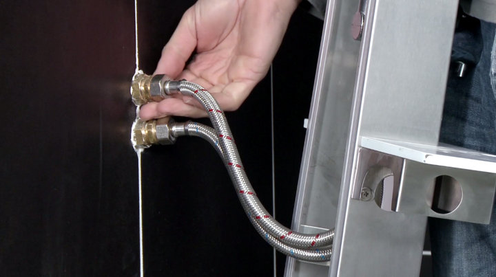 Après ouverture de l'alimentation en eau, vérification de l'étanchéité