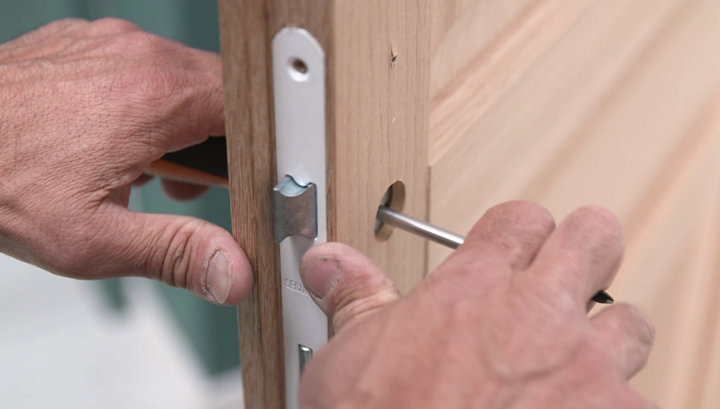 Comment remplacer une poignée de porte