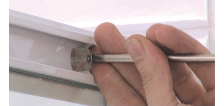 Comment installer un receveur et des parois de douche ?