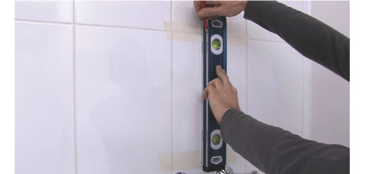Comment installer un receveur et des parois de douche ?