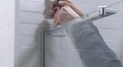 Comment changer une porte et une paroi de douche