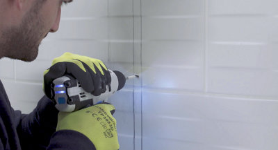 Comment changer une porte et une paroi de douche