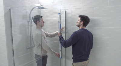 Comment changer une porte et une paroi de douche