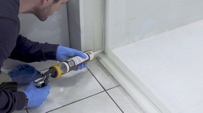 Comment changer une porte et une paroi de douche