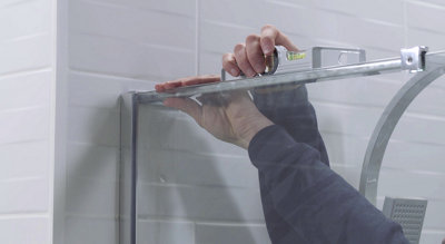 Comment changer une porte et une paroi de douche