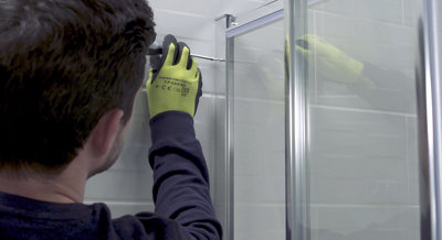 Comment changer une porte et une paroi de douche