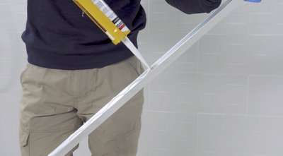 Comment changer une porte et une paroi de douche