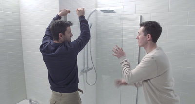 Comment changer une porte et une paroi de douche