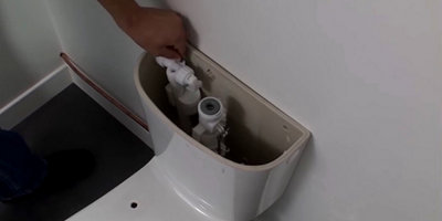 Vissez l’écrou de fixation