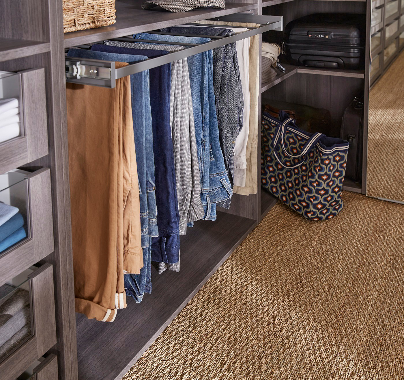 La pose des accessoires de dressing