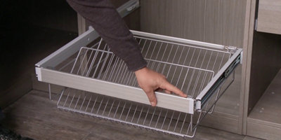Installation des divers accessoires à intégrer aux cadres coulissants
