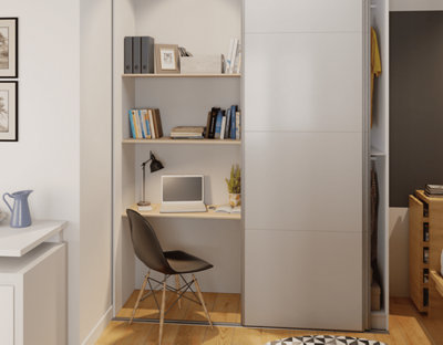 Un bureau dans un placard​