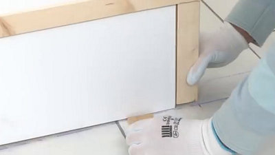 Vérification de l'aplomb de la porte