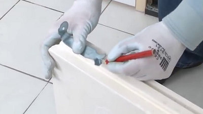 Tracer les contours des pattes sur les carreaux