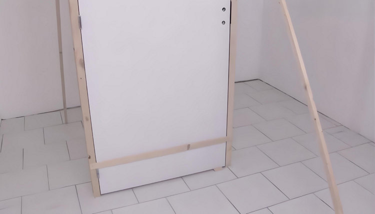 Vérification de l'horizontalité du bloc porte