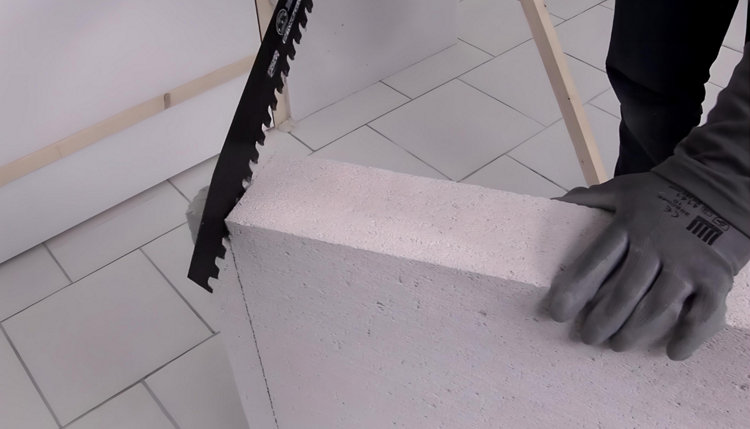 Recoupe du béton cellulaire en fin de ligne