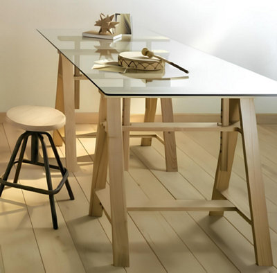 Le verre pour l’ameublement ou un plateau de table
