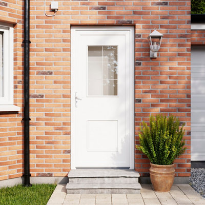 Porte en PVC semi-vitrée blanche vue de l'extérieur