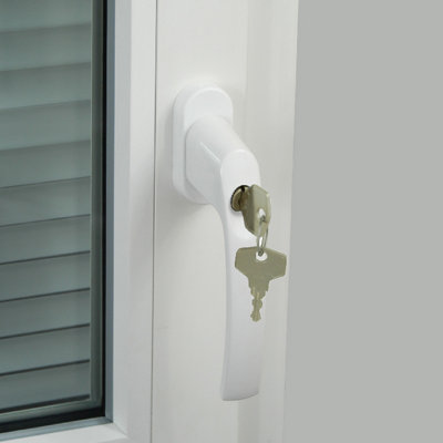 Une fenêtre et une porte-fenêtre